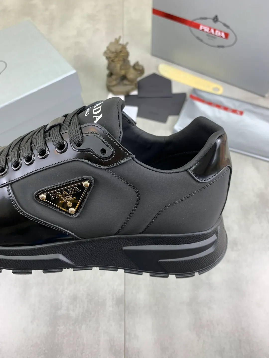 Men's shoes 💰P580💰 [New style] High version official website popular models are on the market, 🆘 The trendy brand (Prada) mainly promotes popular models, avant-garde and versatile fashionable men's shoes private version mold opening, cowhide surface splicing 1:1 replica... Fashion is simple, original imported cowhide and lining cowhide feet; the atmosphere and personality are more fashionable, eye-catching and pursuing class. It will subvert the old idea and be with you to spend time with you. A must-have for fashionistas! Must keep for yourself ! High-end comfort, high-end quality workmanship. Size: 38-45; multiple colors available.